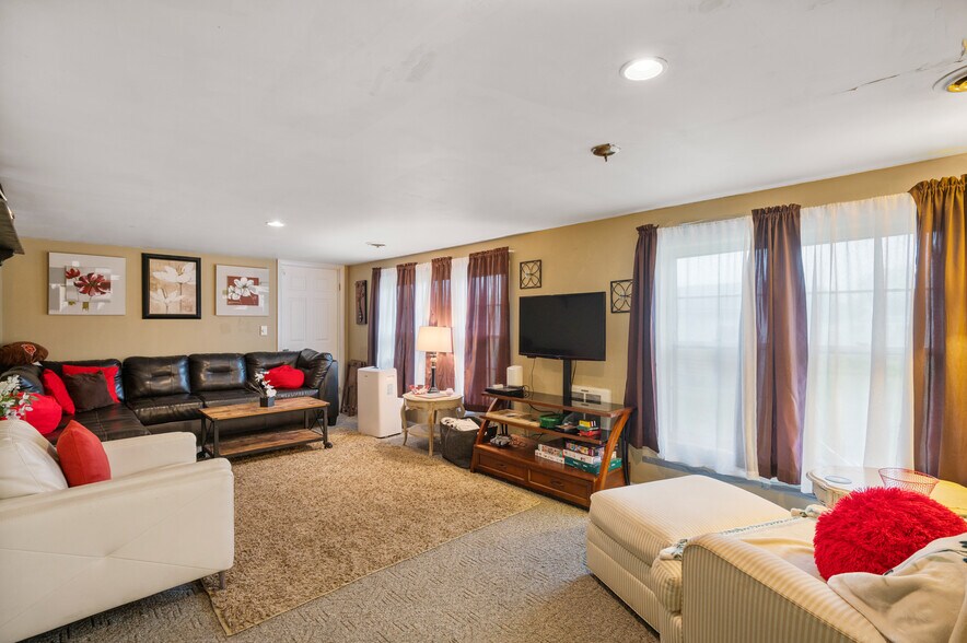 More Photos Of 17001 IN-3, Eaton Bar For Sale