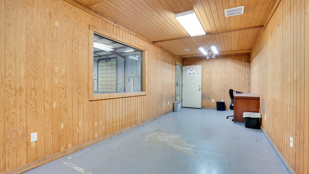 More Photos Of 2301 S Highway 77, Pauls Valley Industrial For Sale