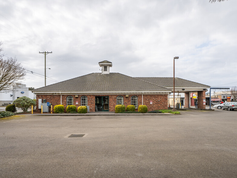 Primary Photo Of 411 Pacific Ave, Tillamook Medical For Sale