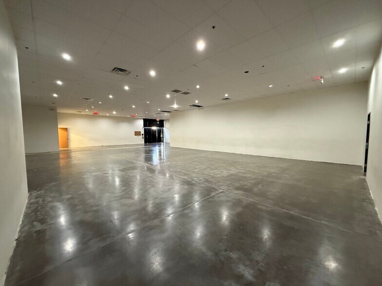More Photos Of 7091 W Craig Rd, Las Vegas General Retail For Lease