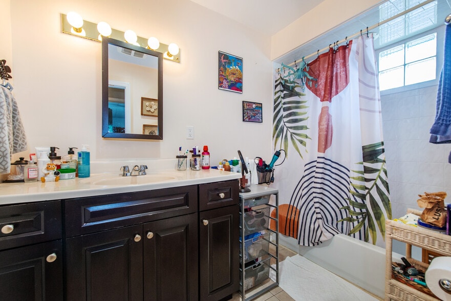 More Photos Of 439 Broad St, Bloomfield Restaurant For Sale