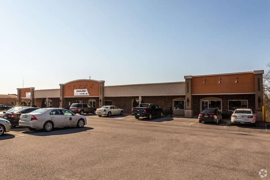 More Photos Of 875 Union St, Shelbyville Storefront Retail Office For Lease