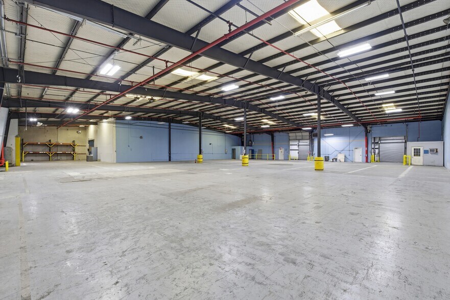 More Photos Of 1120 Commercial Blvd N, Arlington Warehouse For Lease
