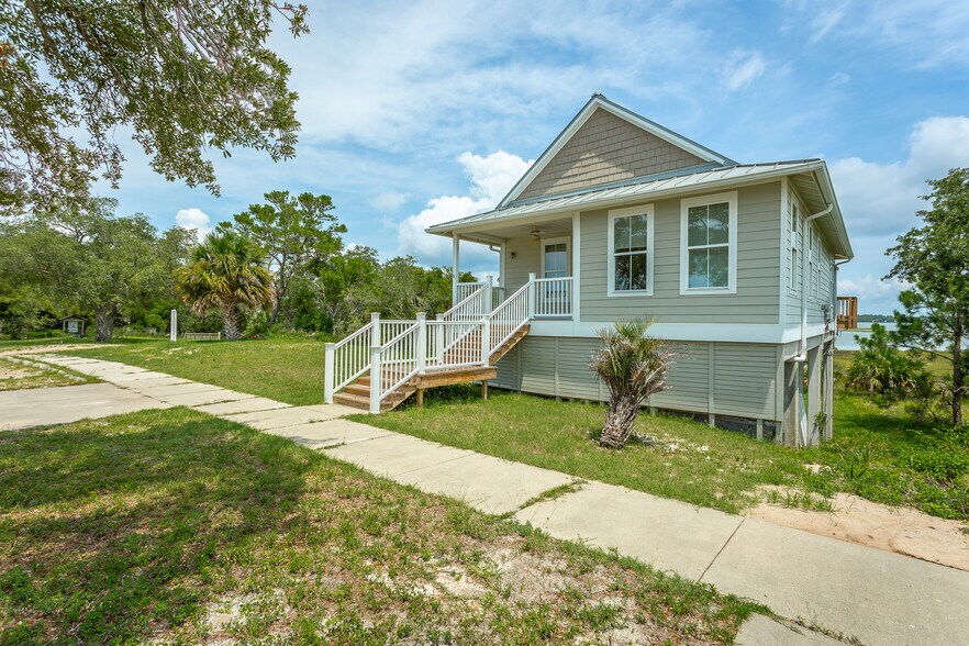 More Photos Of 127 Harbor Cir, Panacea Office Residential For Sale