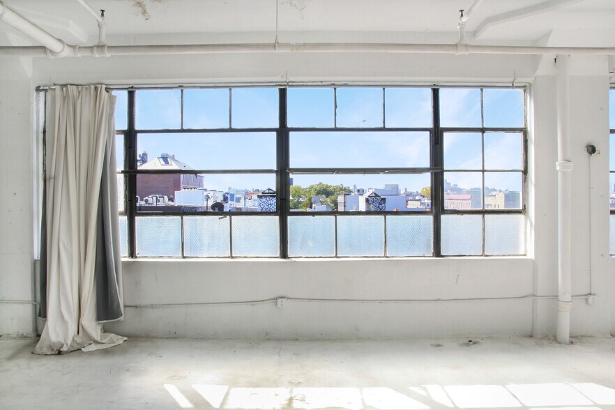 More Photos Of 49 Wyckoff Ave, Brooklyn Warehouse For Lease