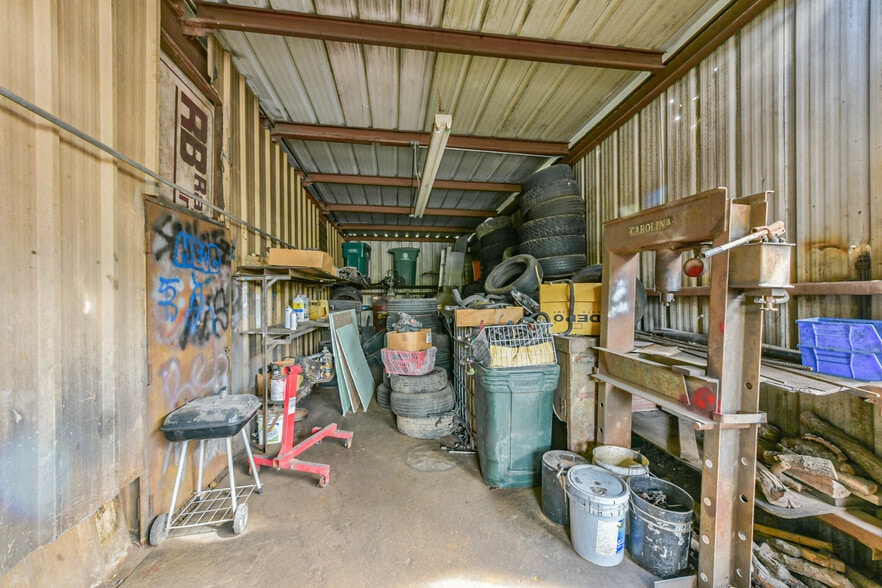 More Photos Of 2623 Berry Rd, Houston General Retail For Sale