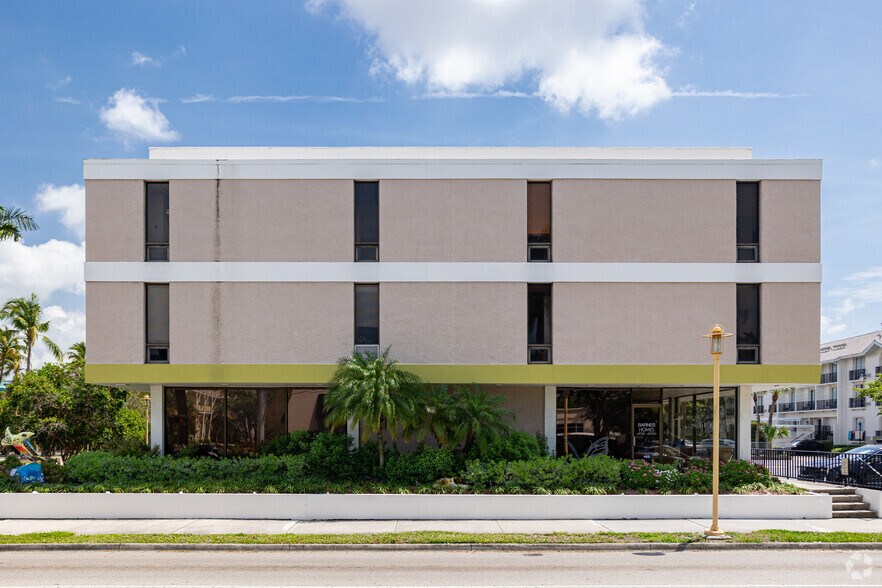 More Photos Of 900 6th Ave S, Naples Office Residential For Lease
