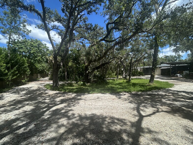 More Photos Of 4242 Gypsy St, Sarasota Warehouse For Sale
