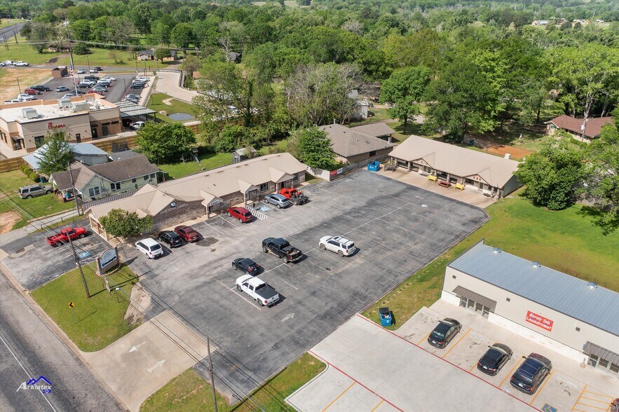 More Photos Of 2004-2006 Jacksonville Dr, Henderson Freestanding For Sale