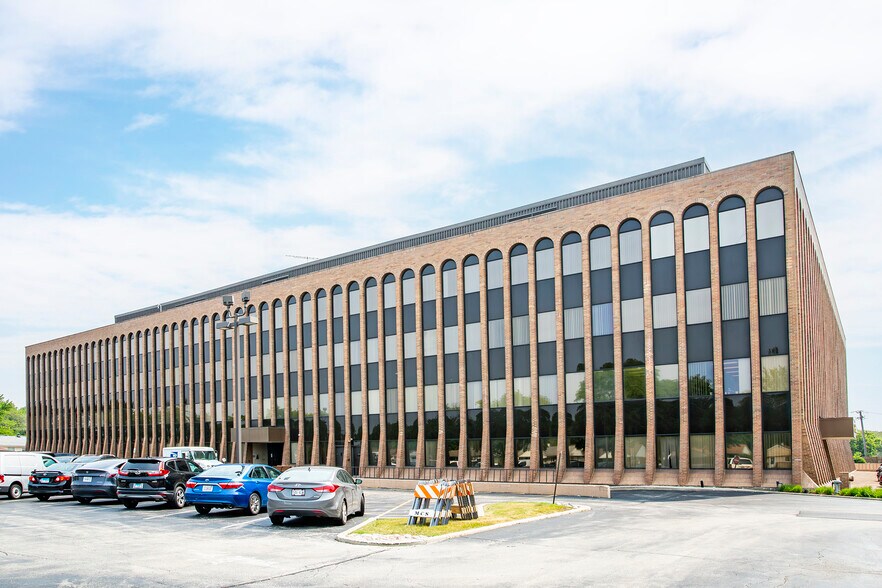 More Photos Of 2340 S River Rd, Des Plaines Office For Lease