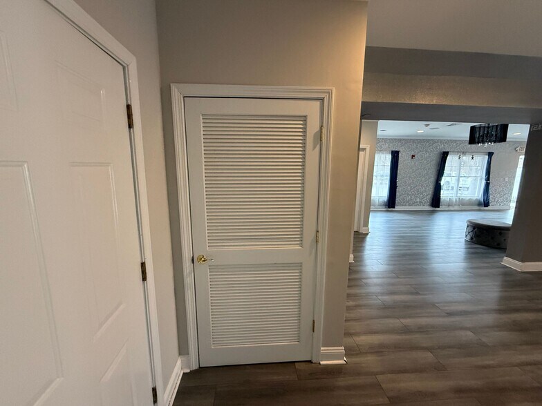 More Photos Of 2290 Foxon Rd, North Branford Storefront Retail Office For Lease