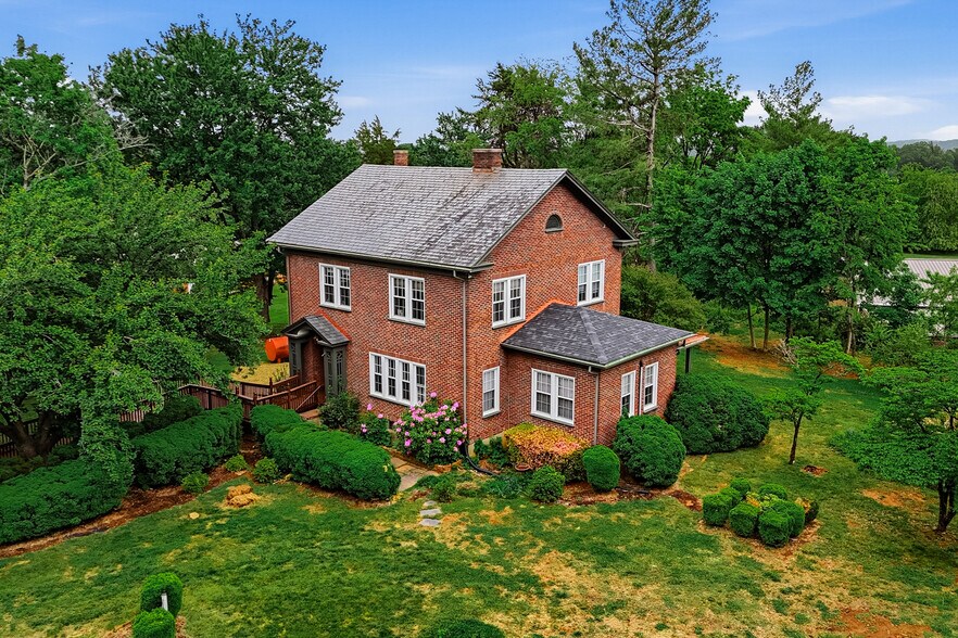 More Photos Of 18697 Forest Rd, Lynchburg Office For Sale