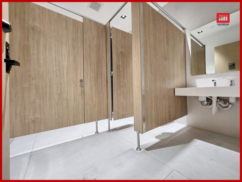 More Photos Of 5121 Van Nuys Blvd, Sherman Oaks Office Residential For Lease