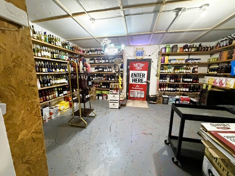 More Photos Of 414 W 14th St, Larned General Retail For Sale