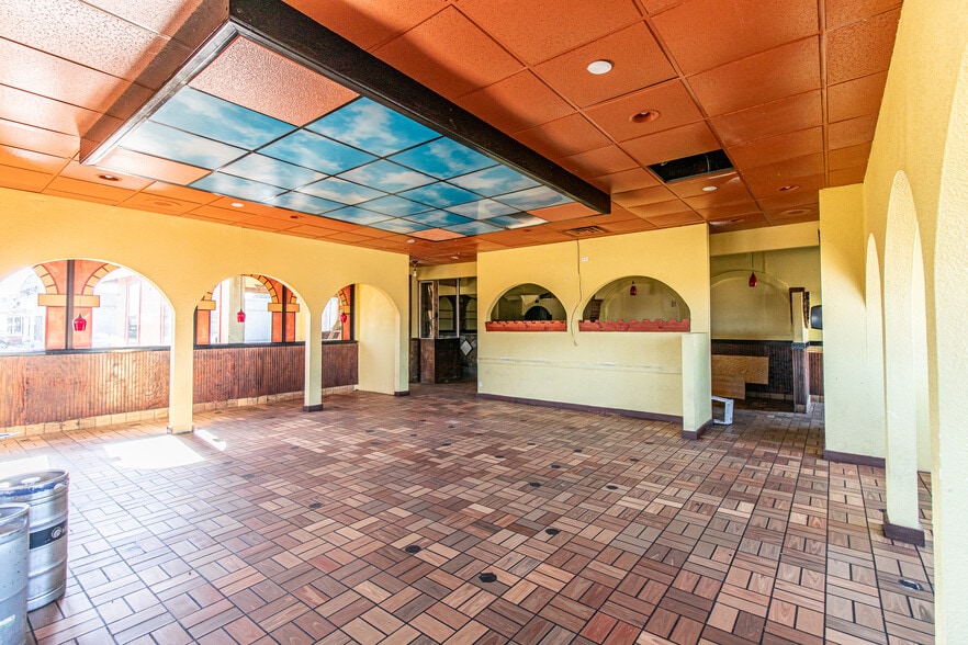 More Photos Of 1301 N 18th St, Monroe Fast Food For Sale