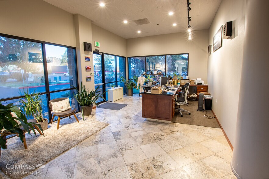 More Photos Of 2491 NE Twin Knolls Dr, Bend Light Manufacturing For Lease