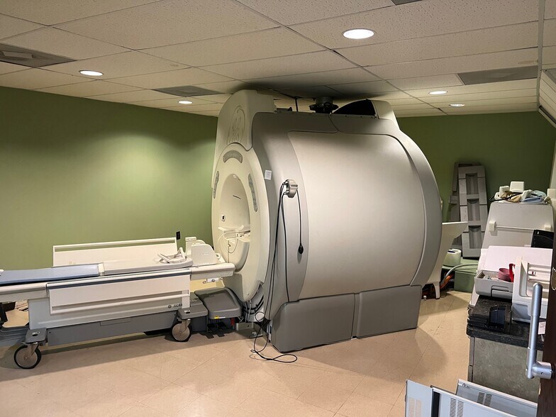 More Photos Of 11110 E I-10 Fwy, Houston Office For Sale