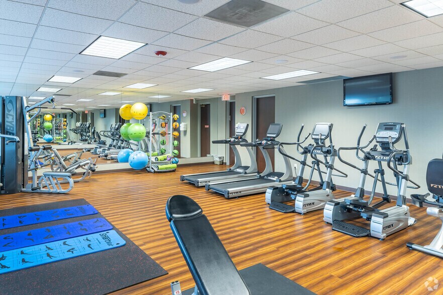 More Photos Of 3230 W Commercial Blvd, Fort Lauderdale Unknown For Lease