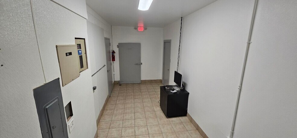 More Photos Of 718 E Main St, Allen Freestanding For Lease