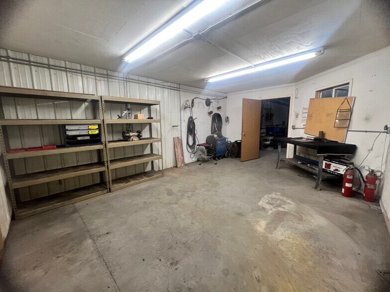 More Photos Of 3201 Beale St, Rapid City Warehouse For Lease
