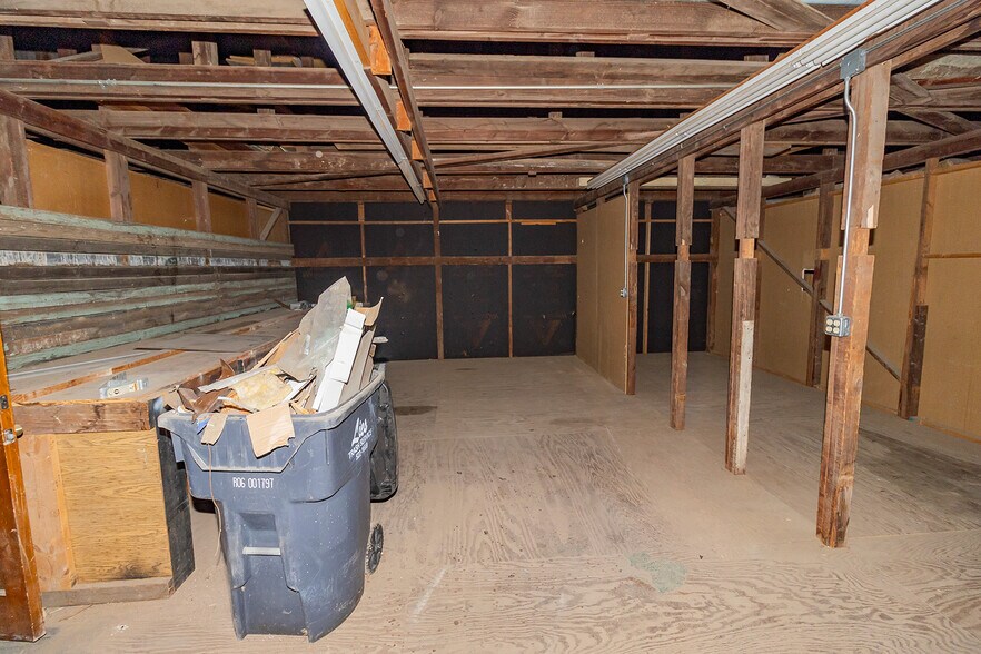 More Photos Of 1627 S Hillside St, Wichita Freestanding For Sale