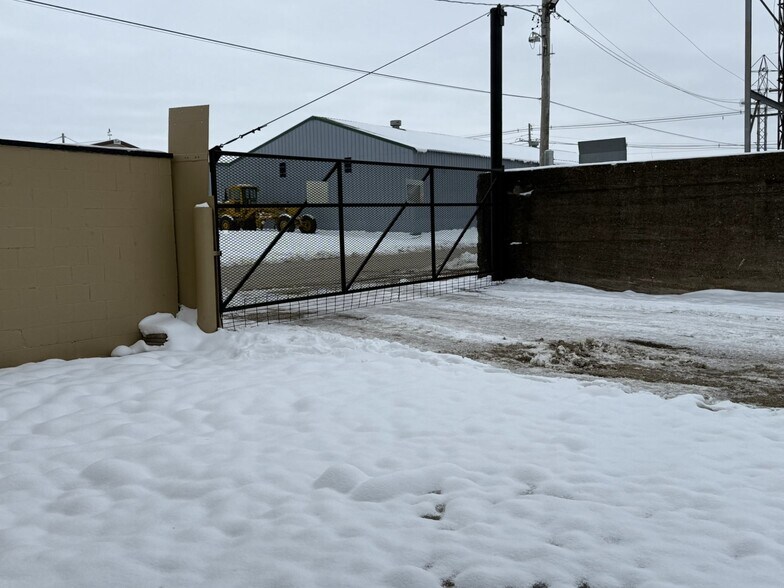 More Photos Of 151 Ferris st, Galesburg Warehouse For Sale