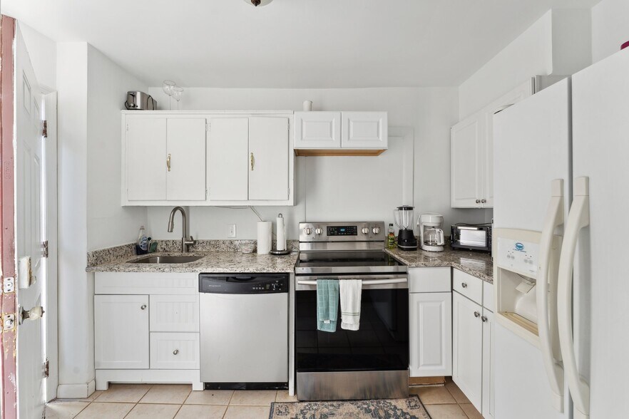 More Photos Of 5730 Biscayne dr, Alexandria Office For Sale
