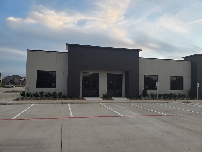 More Photos Of 8118 Fry Rd, Cypress Unknown For Lease