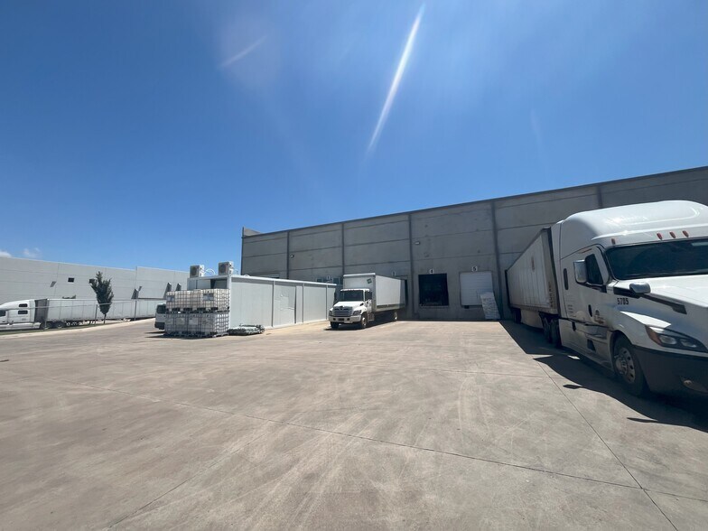 More Photos Of 4700 SW 25th Cir, Oklahoma City Warehouse For Lease