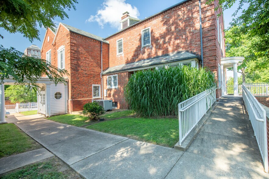 More Photos Of 7530 Maryland Ave, Clayton Office Residential For Sale