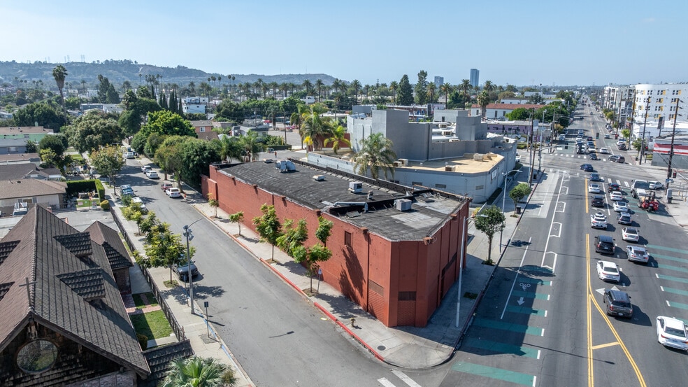 More Photos Of 5000 W Adams Blvd, Los Angeles Showroom For Lease