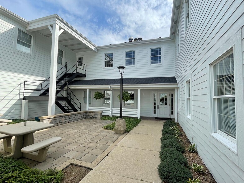 More Photos Of 475 Dunham Rd, St Charles Loft Creative Space For Lease