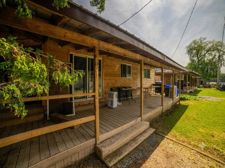 More Photos Of 252 Dunnette Landing Rd, Roseneath Hotel For Sale