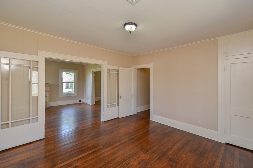 More Photos Of 404 W Main St, Bellville Office Residential For Sale