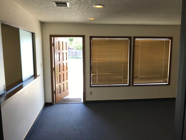 More Photos Of 1827 S Court St, Visalia Medical For Sale