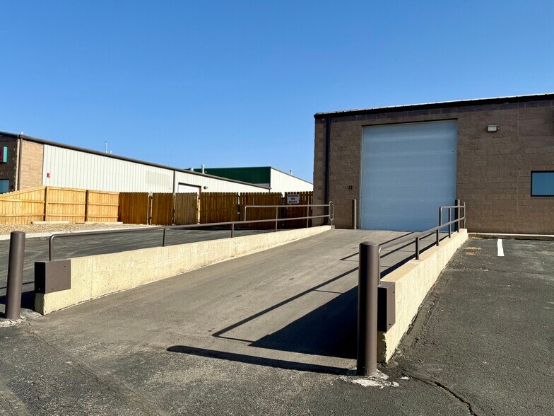 More Photos Of 4005-4009 S Valley Dr, Mead Warehouse For Lease