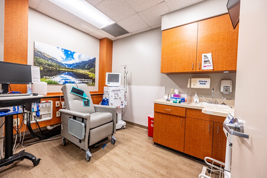 More Photos Of 1312 Professional Blvd, Evansville Medical For Sale