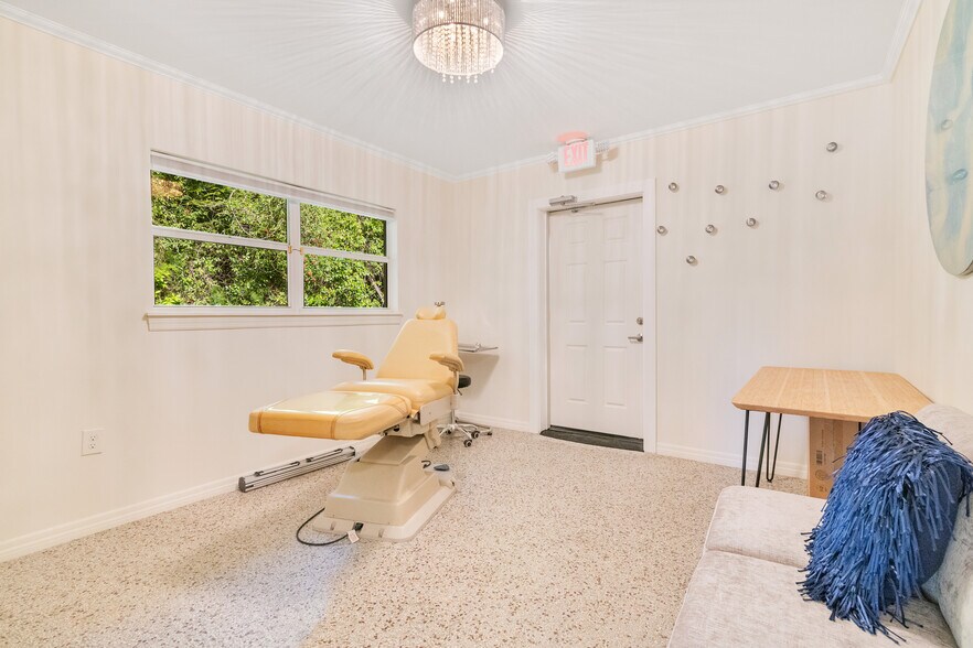 More Photos Of 4749 Hargrave St, Orlando Medical For Lease