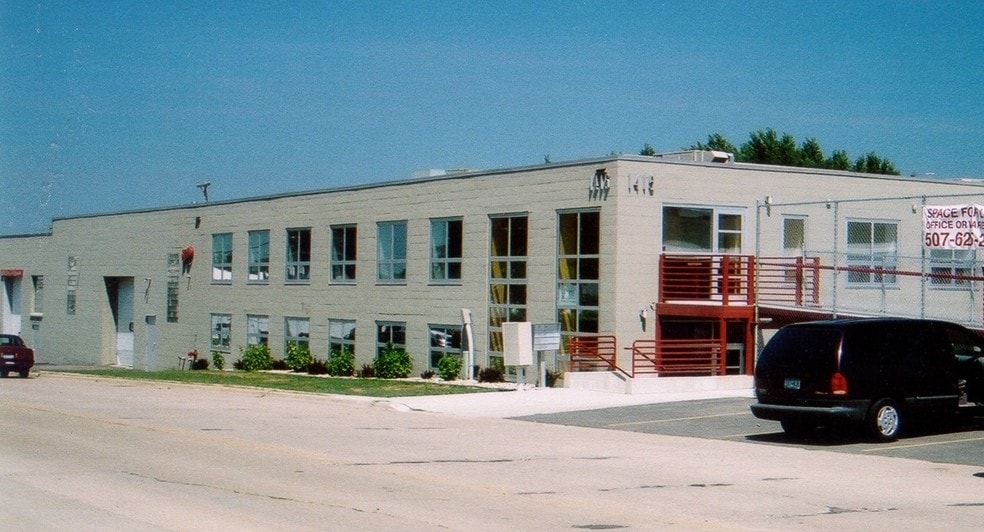 More Photos Of 1415 1st Ave, Mankato Showroom For Sale
