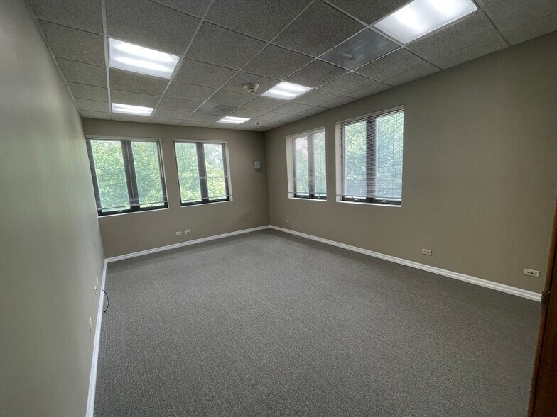 More Photos Of 1999 W 75th St, Woodridge Medical For Lease