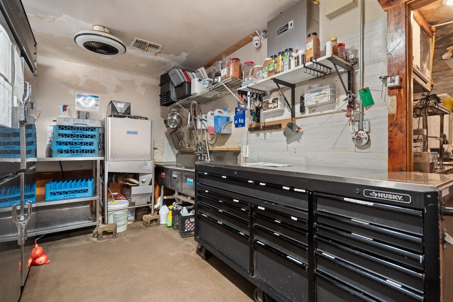 More Photos Of 3133 Chickasaw Trl, Sulphur Restaurant For Sale