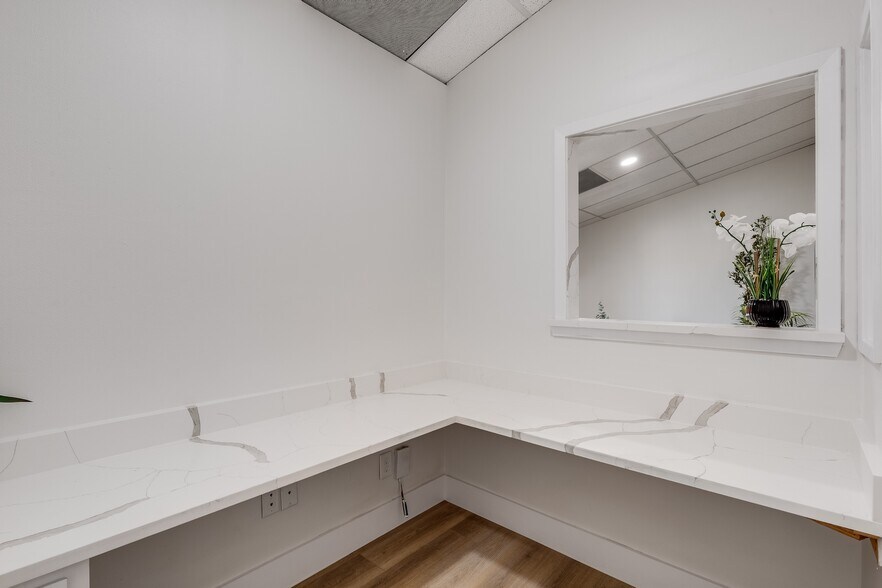 More Photos Of 12989 Jupiter Rd, Dallas Medical For Sale