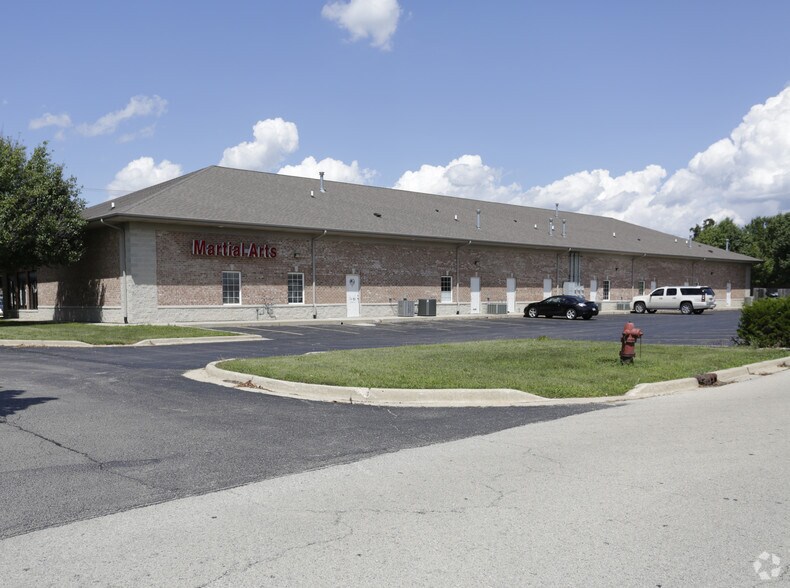 More Photos Of 664 W Veterans Pky, Yorkville Freestanding For Lease