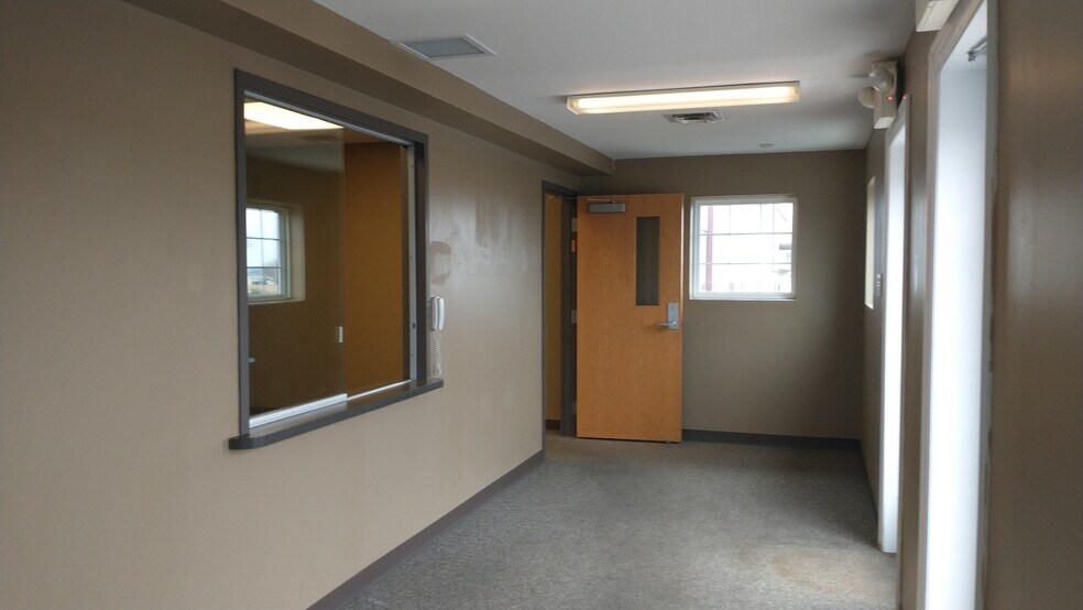 More Photos Of 171 S Lester Ave, Sidney Warehouse For Lease