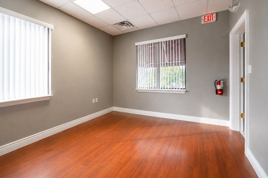 More Photos Of 9042-9108 US Highway 19, Port Richey Office For Lease