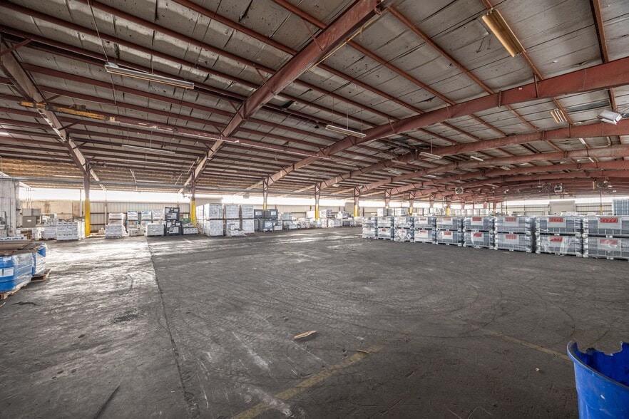 More Photos Of 3710-3719 E Us-90, Lake City Manufacturing For Lease