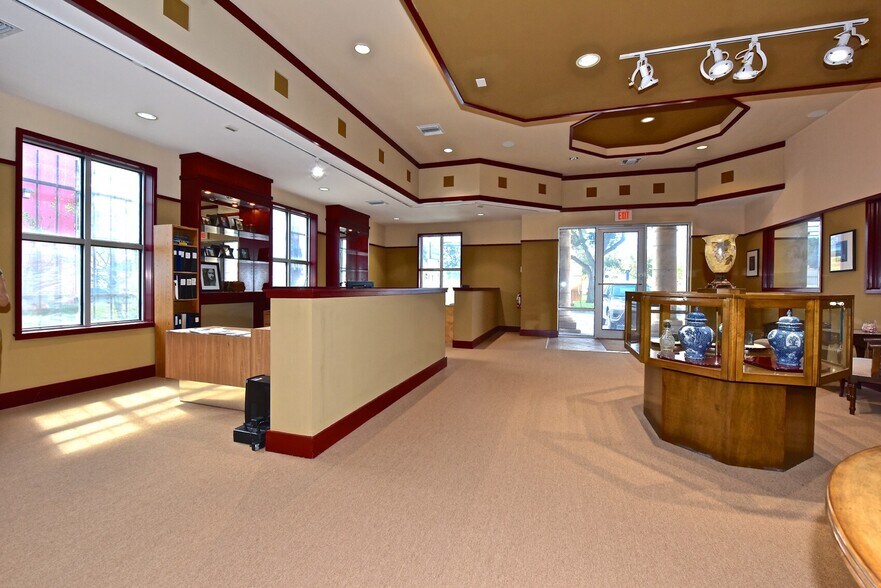 More Photos Of 32699 US Highway 19 N, Palm Harbor Freestanding For Lease