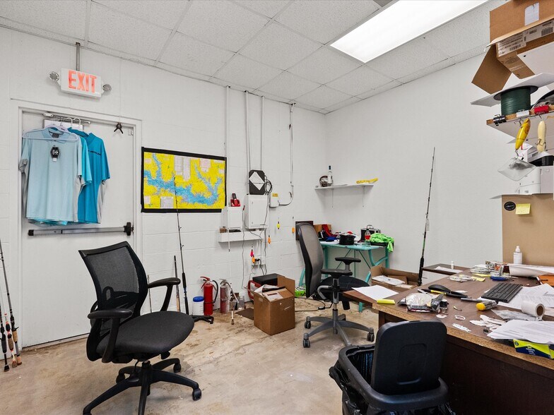 More Photos Of 12408 Highway 6, Santa Fe Freestanding For Lease