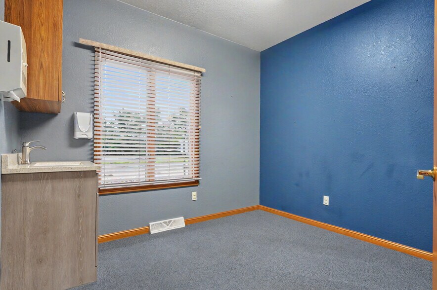 More Photos Of 819 Southwestern Run, Youngstown Medical For Sale