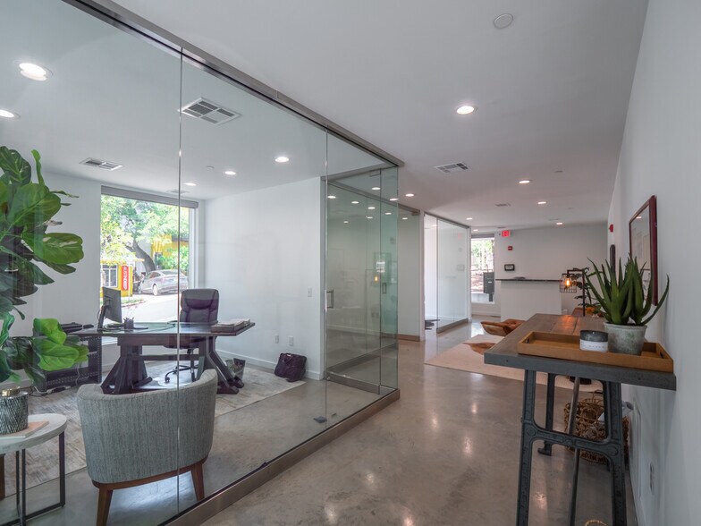 More Photos Of 2208 Lake Austin Blvd, Austin Office Residential For Sale